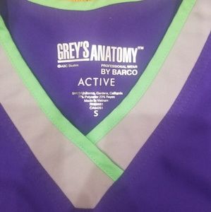 Scrub shirt size small